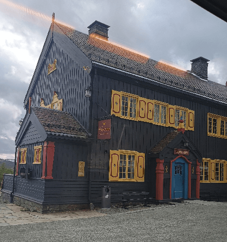 photo de la gare de Hjerkinn, prise dans le train entre Trondheim et Oslo